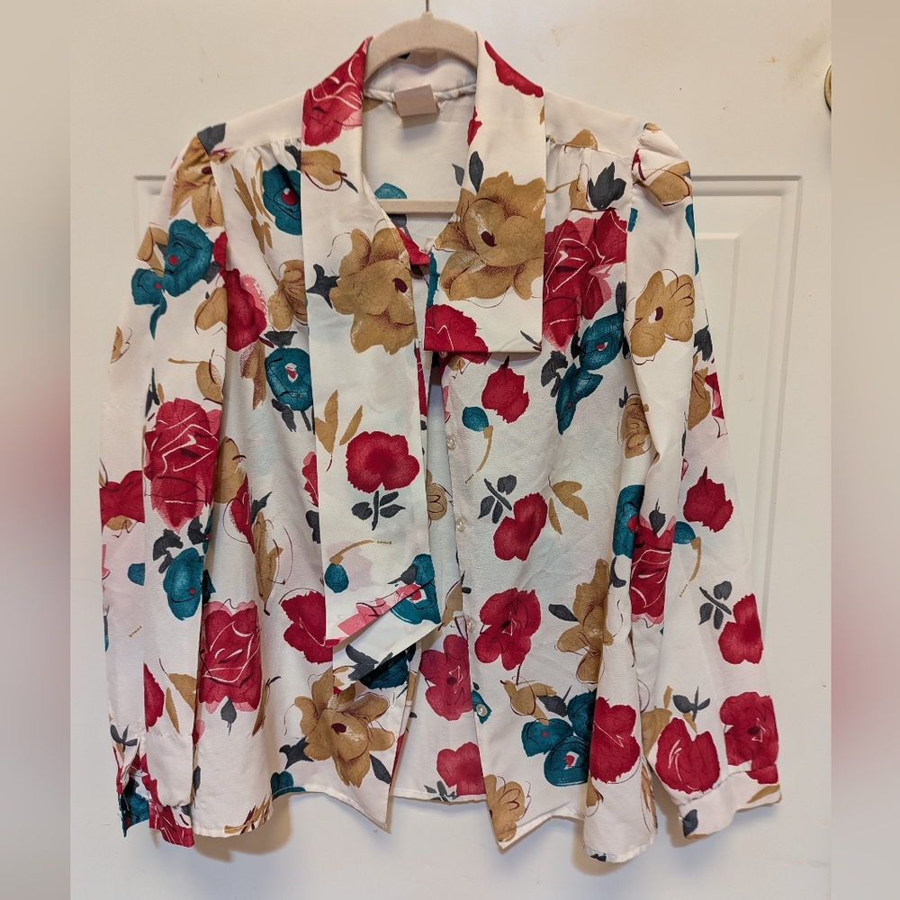 Pykettes Vintage Floral  Blouse with Relaxed Fit